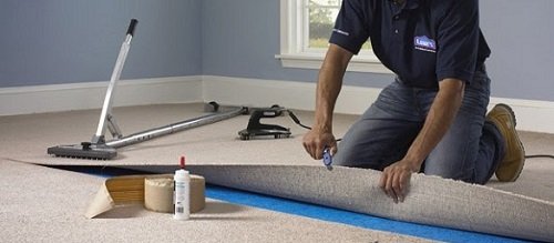 Sử dụng keo và băng dán nhiệt để cố định thảm với mặt sàn